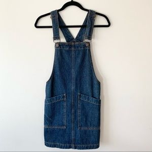 Adorable denim pinafore dress 🌻